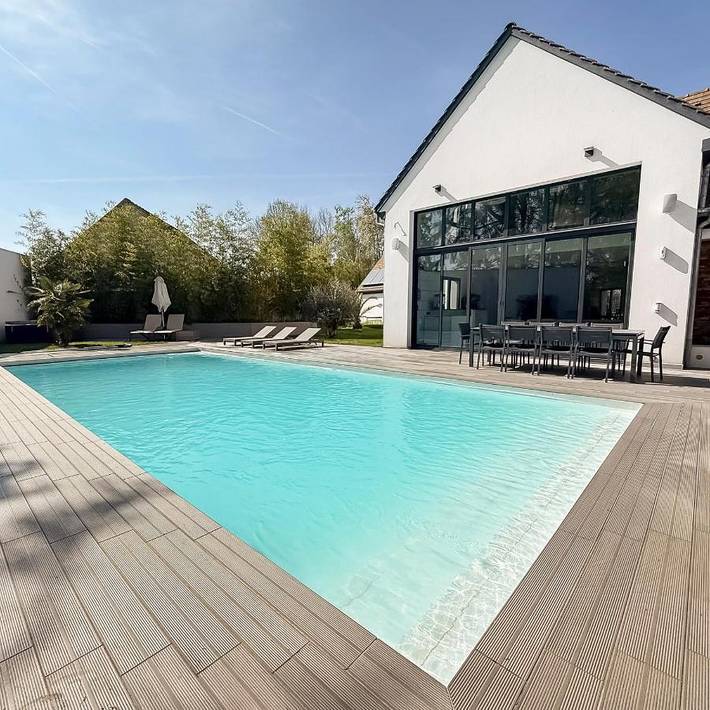 Villa pour 10 personnes, avec Terrasse ainsi que Jardin et Piscine