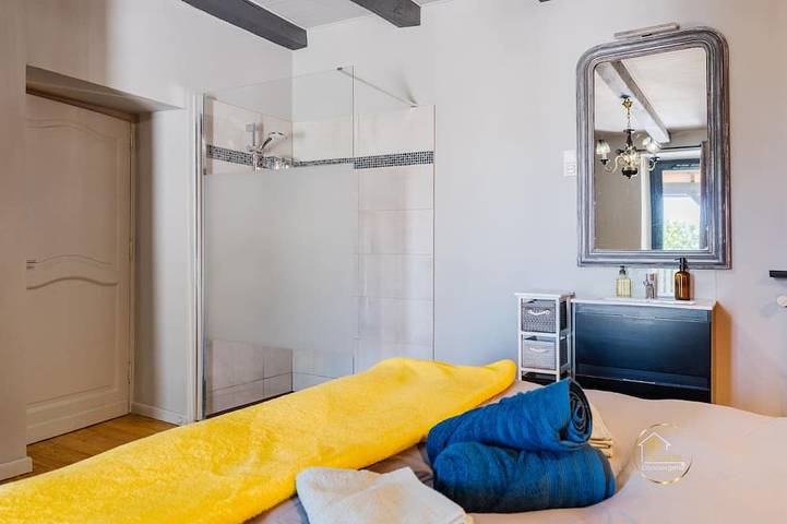 Location de vacances pour 8 personnes, avec jardin à Valprionde - 3