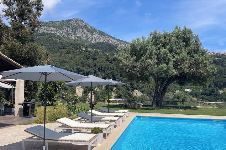 Villa für 7 Personen, mit Balkon und Garten sowie Whirlpool, mit Haustier
