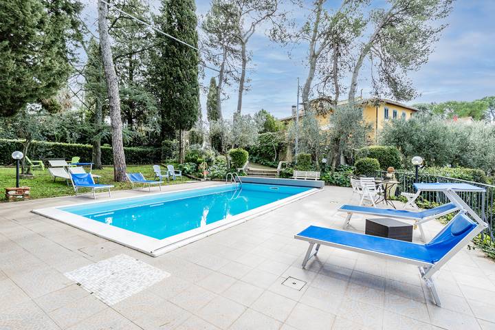 Casa de vacaciones para 11 personas, con piscina para niños además de piscina y terraza - 1