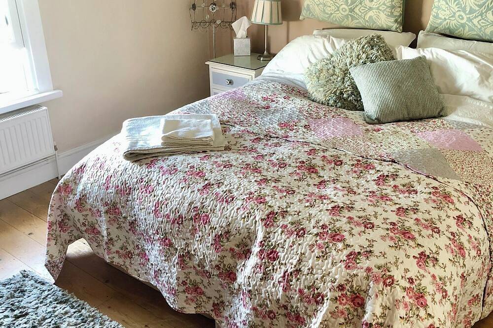 Cosy character cottage near city and coast in Chichester, West Sussex