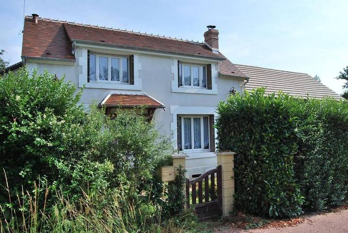 Gîte pour 8 personnes, avec piscine ainsi que jardin et vue dans Parigny-les-Vaux