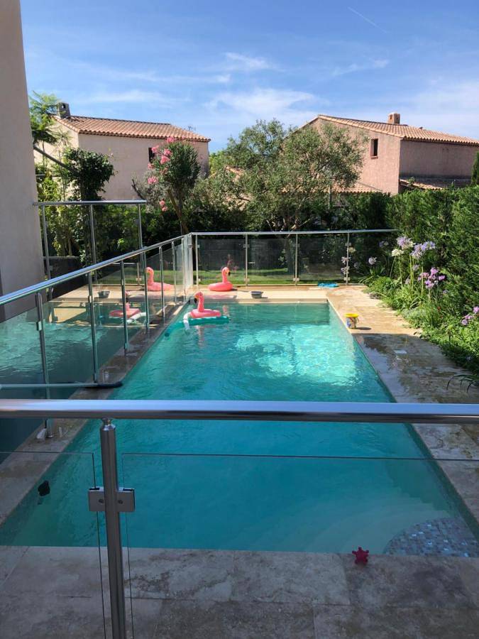 Gîte pour 2 personnes, avec Terrasse et Jardin ainsi que Piscine et Vue dans Thalazur