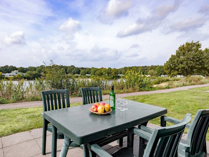 Well furnished chalet with WiFi, near the Hunebedcentrum in Borger, Drenthe