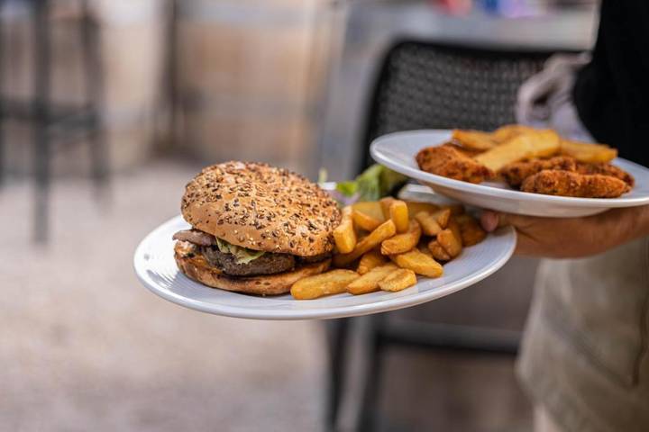 Location de vacances pour 6 personnes, avec piscine ainsi que jardin et terrasse, animaux acceptés à Latour-de-France - 4
