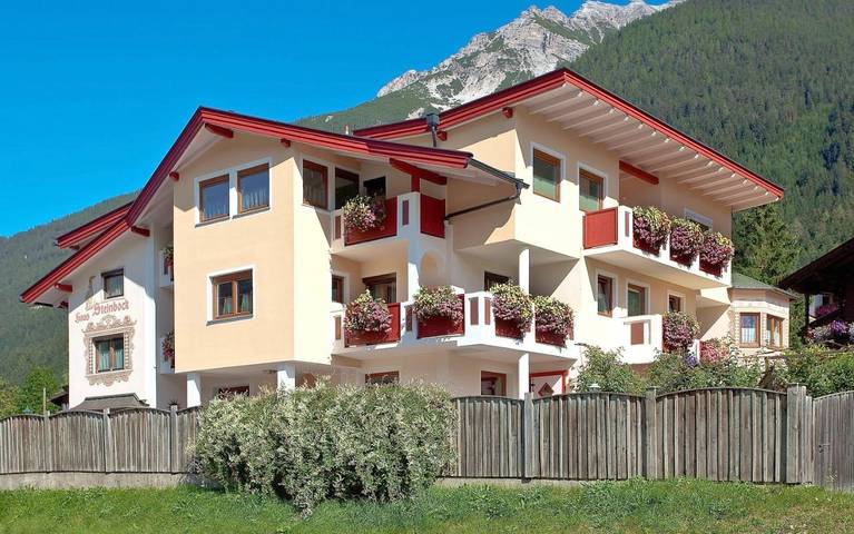 B&B für 2 Personen, mit Balkon und Sauna sowie Ausblick in Neustift im Stubaital