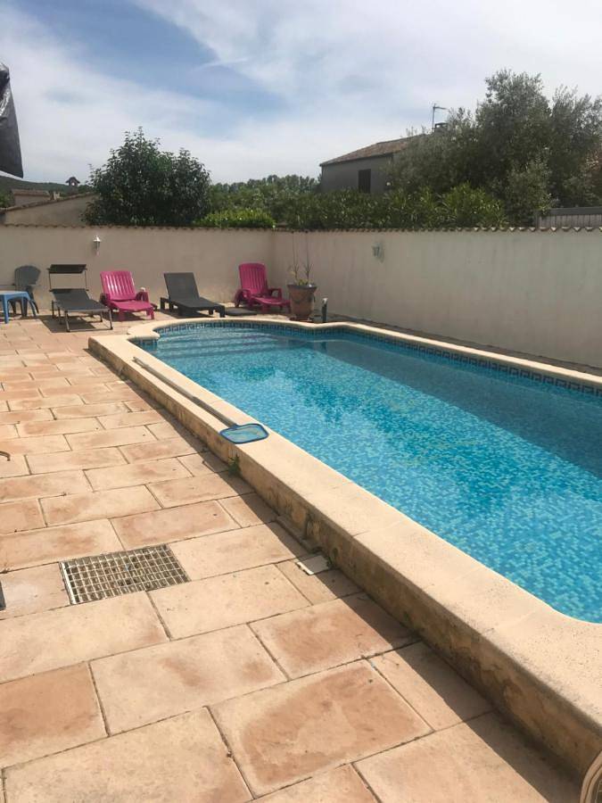 Location de vacances pour 6 personnes, avec piscine et terrasse à Laroque (Hérault)