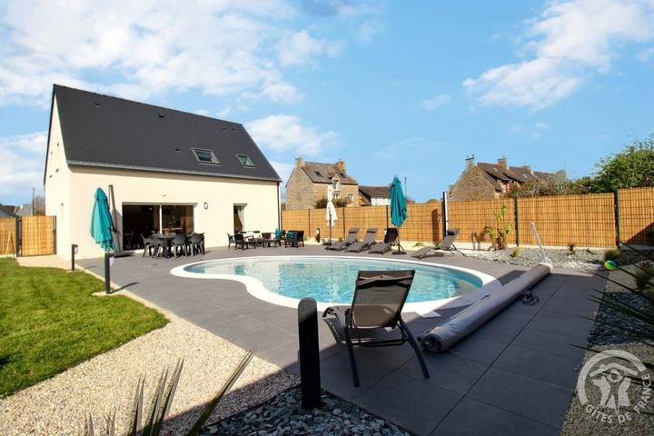 Gîte pour 8 personnes, avec piscine ainsi que jardin et vue - 1
