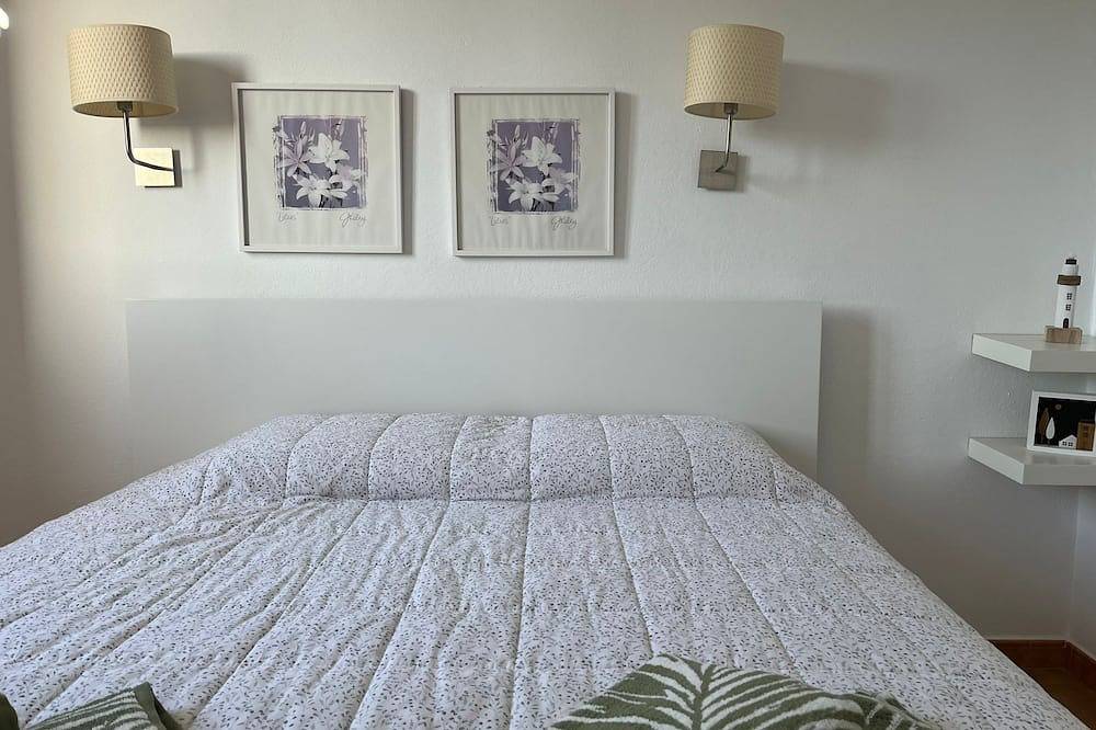 Apartamento entero, Apartamento moderno, 5 min de la playa con piscina in Arenal d'en Castell, Es Mercadal
