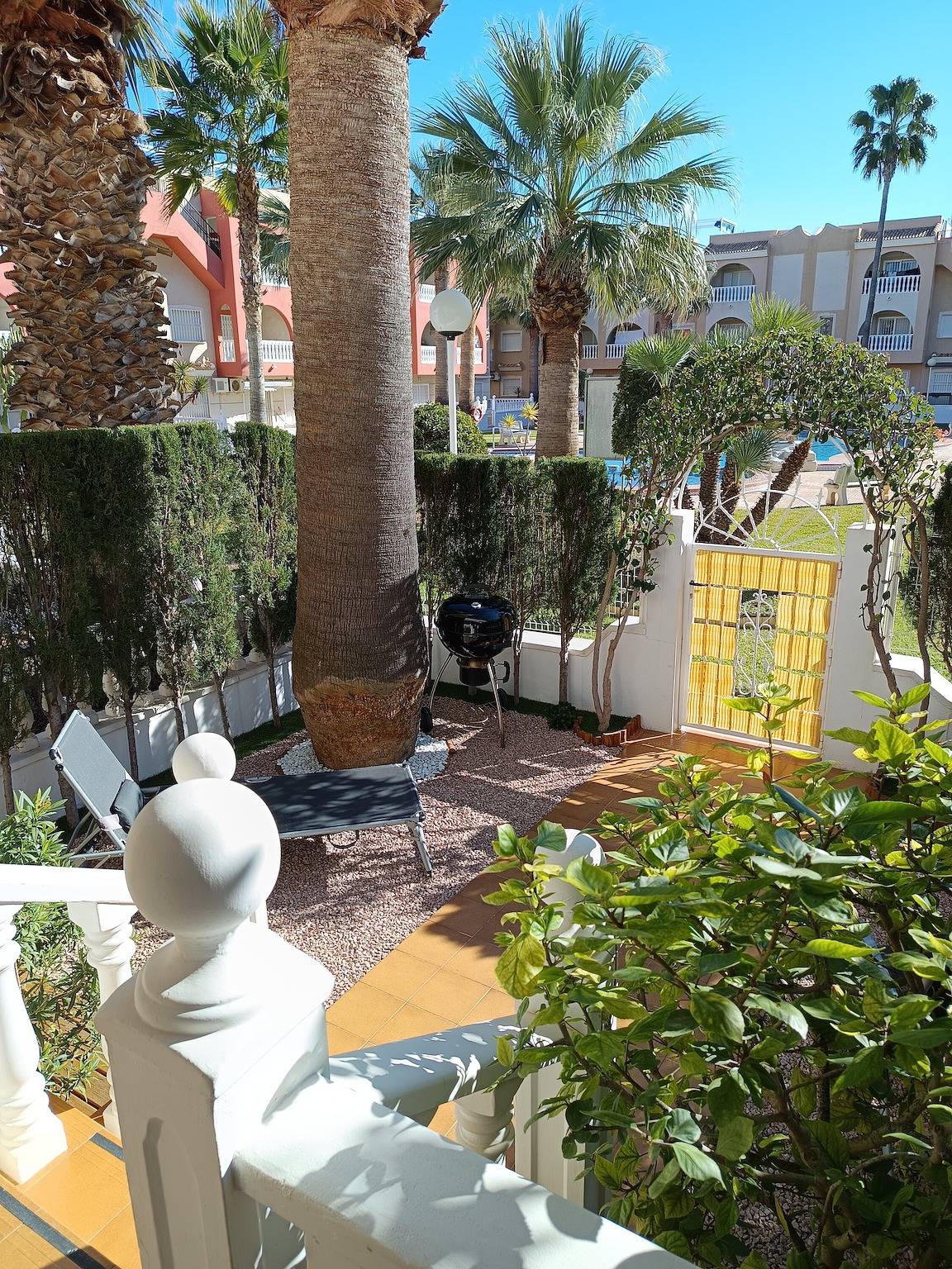 Apartamento entero, Apartamento 'Dúplex El Divino' con piscina comunitaria, Wi-Fi y aire acondicionado in Golf Resorts Murcia, Mar Menor