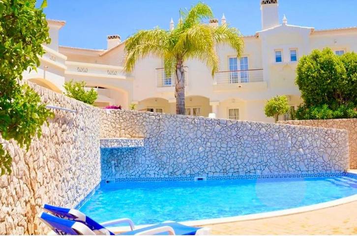 Casa de férias para 11 pessoas, com piscina e jardim em Budens