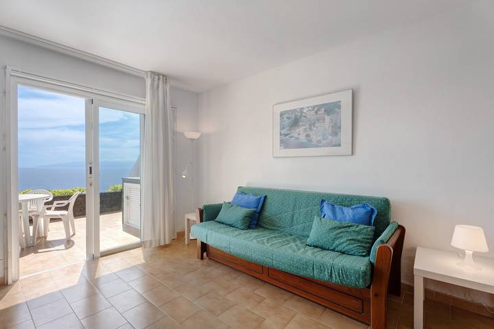 Apartamento entero, Apartamento vacacional "Costa Isora 1" con vistas al mar, piscina compartida y Wi-Fi in Cueva del Polvo, Guía de Isora
