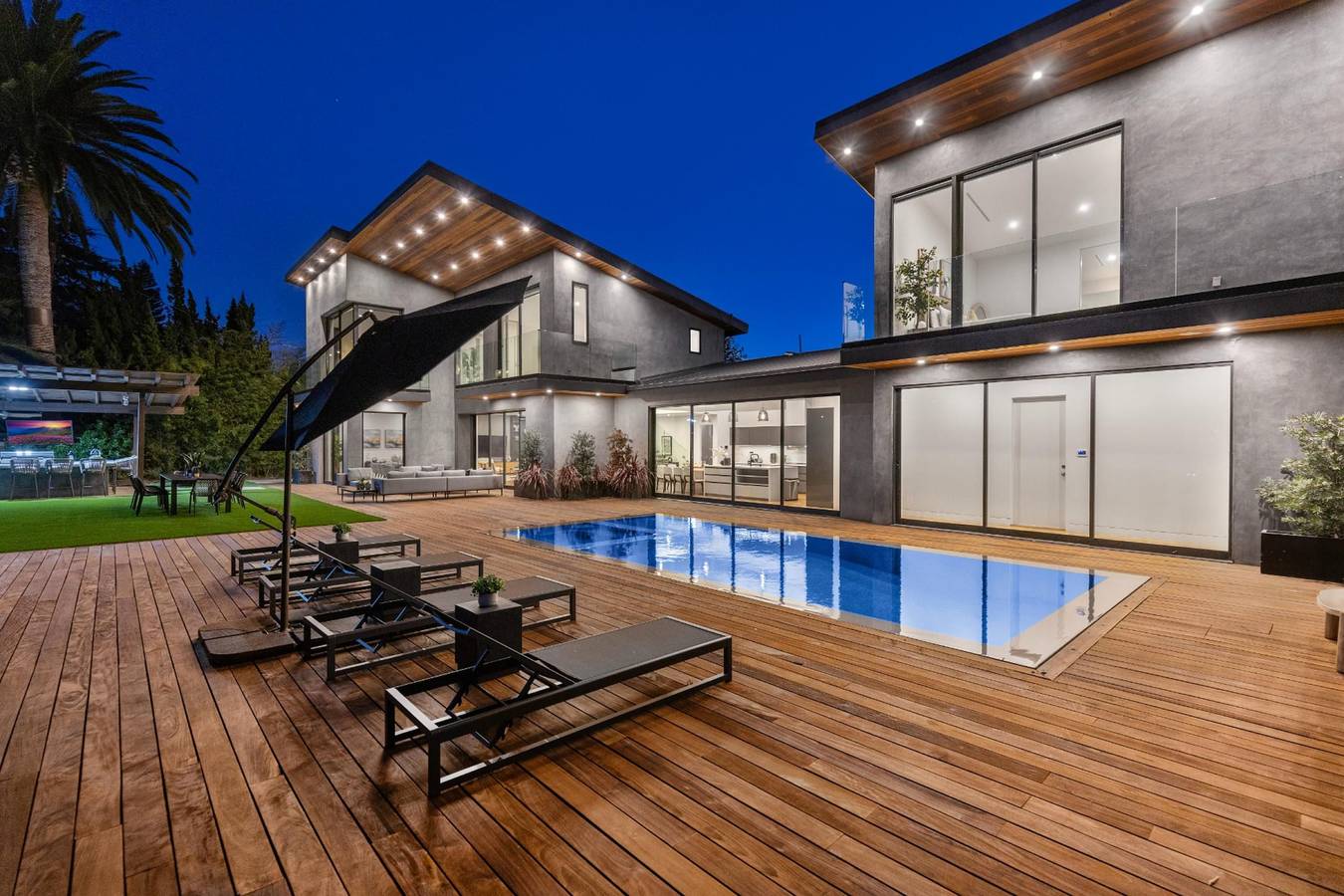 Vacation Rental for 10 Guests in Los Angeles, San Fernando Valley