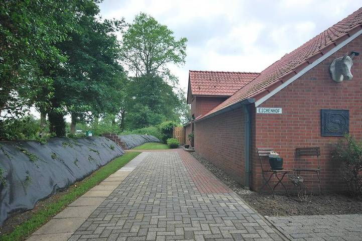 Ferienhaus für 4 Personen, mit Terrasse und Garten in Uplengen - 3