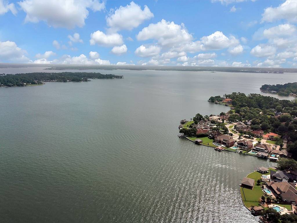 Ganze Wohnung, Upscale Escape on Lake Conroe in April Sound! “On Lake Time” 3-2 on First Floor! in Lake Conroe