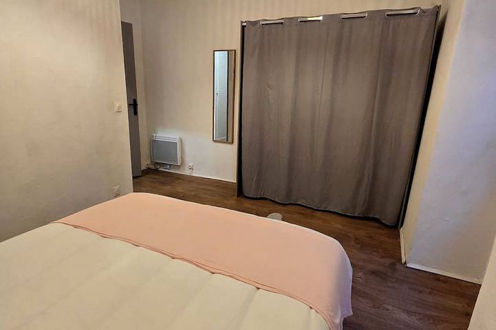 Entire apartment, 60m² apartment in a historic and authentic environment in Beaucaire, Nimes region
