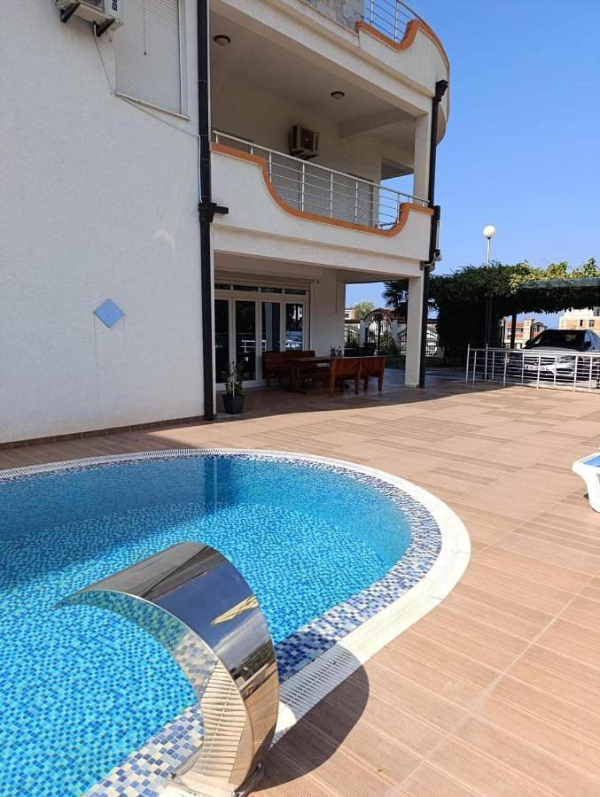 Maison d’hôte pour 3 personnes, avec Terrasse ainsi que Jardin et Piscine