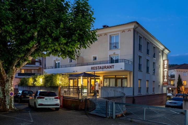 Hôtel pour 3 personnes, avec Terrasse à La Destrousse