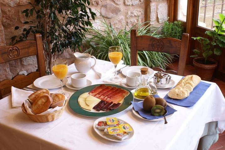 Hotel para 2 personas, con jardín además de vistas y terraza en Comarca de Riaza - 4