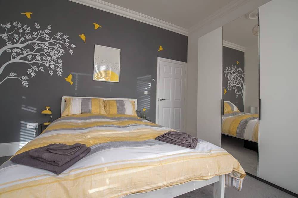 Entire apartment, By The Bay Apartment - Mins to Beaches , Margate Old Town & Private Parking in Botany Bay, Kent