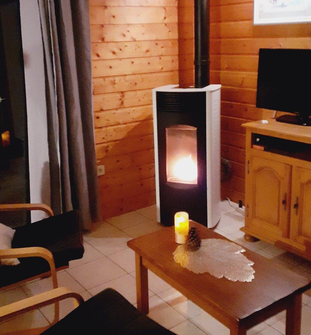 Chalet Mélèze : spa jacuzzi privatif 37° à 38° (+ piscine en été) in Peyrusse-Grande, Gers