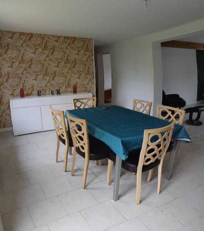 Gîte pour 6 personnes, avec jardin dans Novy-Chevrières