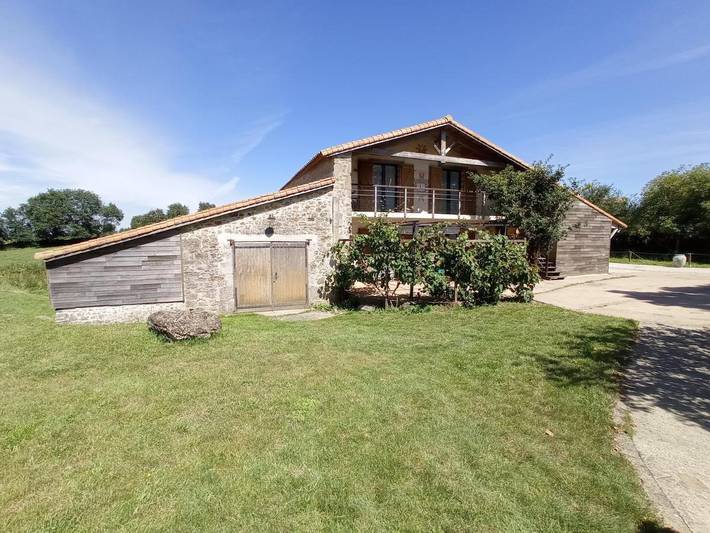 Chambre d’hôte pour 2 personnes, avec piscine ainsi que jardin et balcon, animaux acceptés à Le Poiré-sur-Vie - 2