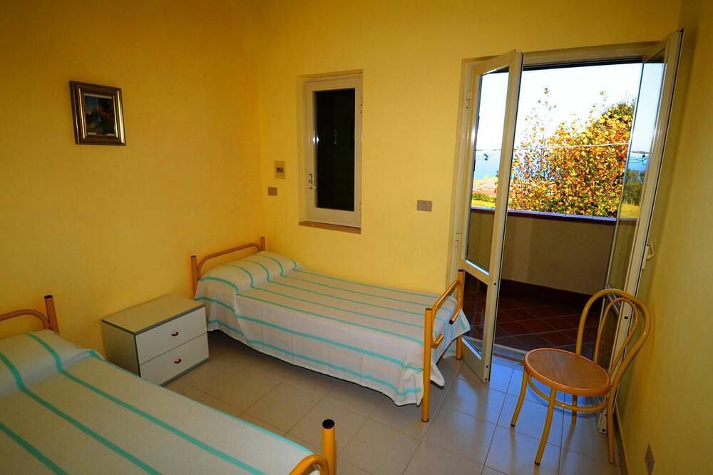 Ganze Wohnung, Einzige Wohnung mit Meerblick und kostenlosem Wi Fi (Nr. 5) in Santa Domenica, Ricadi (gemeinde)