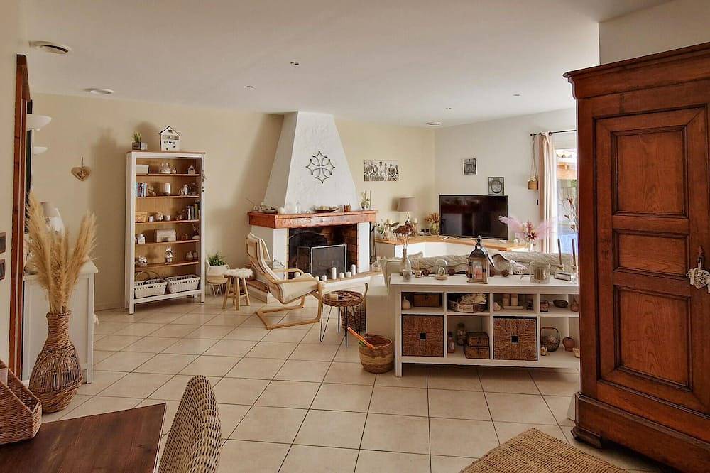 Gorgeous home in Vias in Vias, Côte d'Améthyste