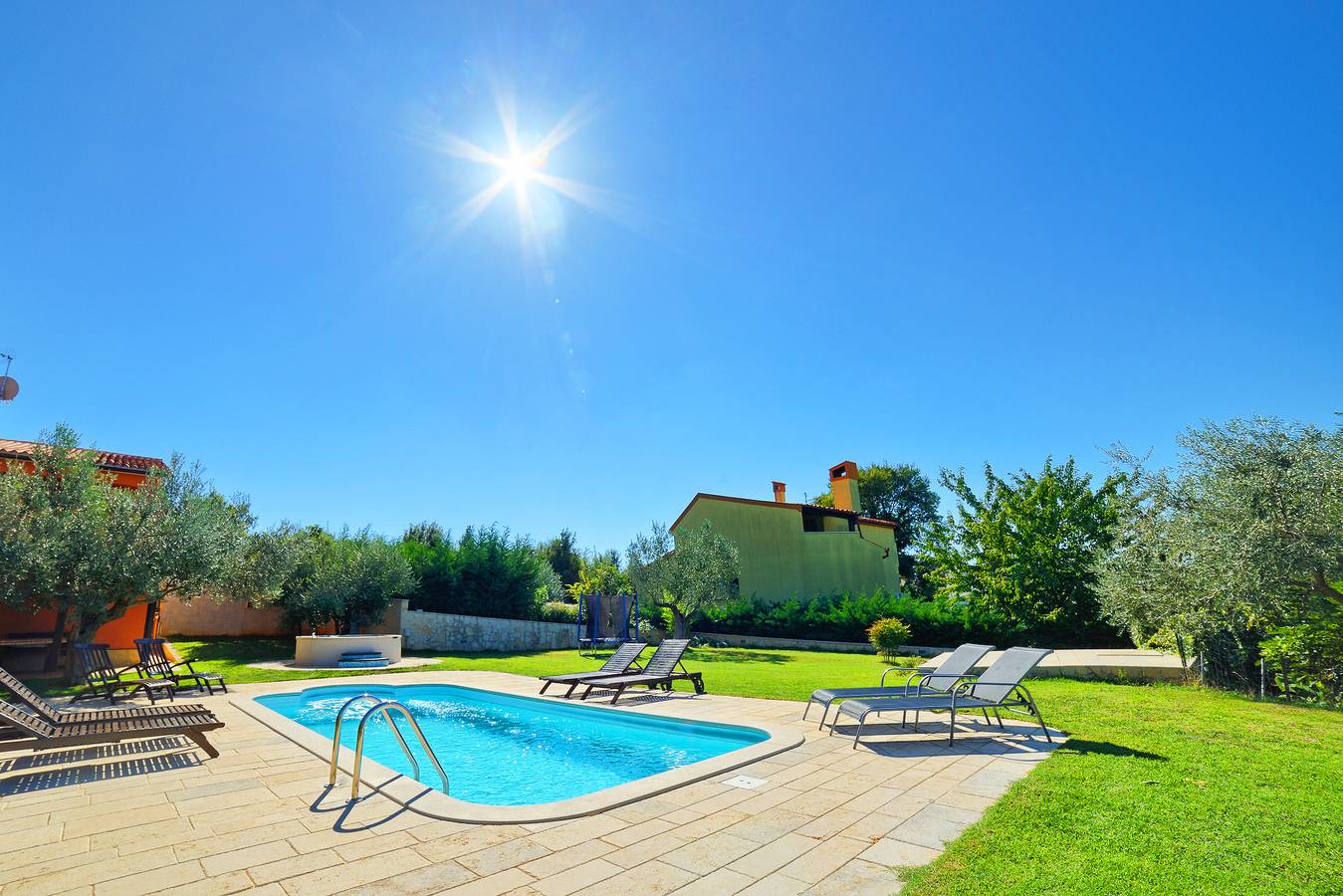 Apartamento entero, Apartamento de vacaciones para 4 personas con piscina in Banjole, Costa sur de Istria