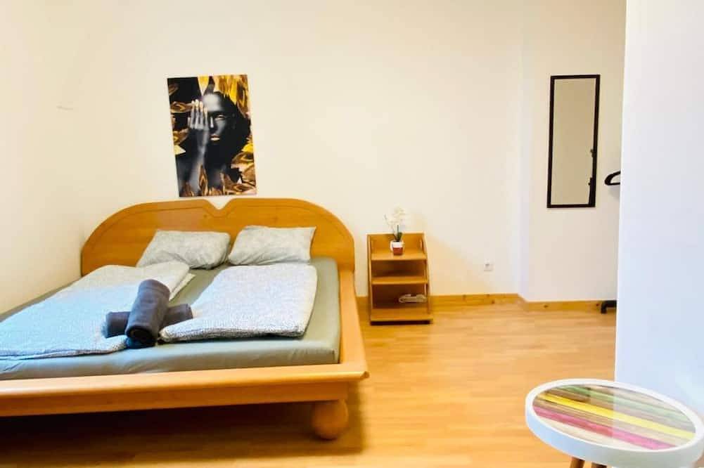 Ganze Wohnung, Private Room Near Vienna’s Center in a Shared Apt in Liesing, Wien