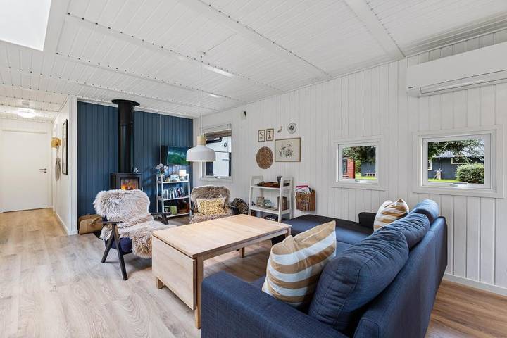 Einladendes Ferienhaus mit Kamin für 5 Personen in Bork Havn, Ringkøbing Fjord