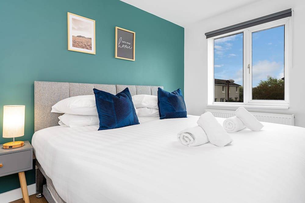 Cheerful Stays: Livingston - 4 Bedroom 3 Bath home - Great for Groups in Livingston, West Lothian