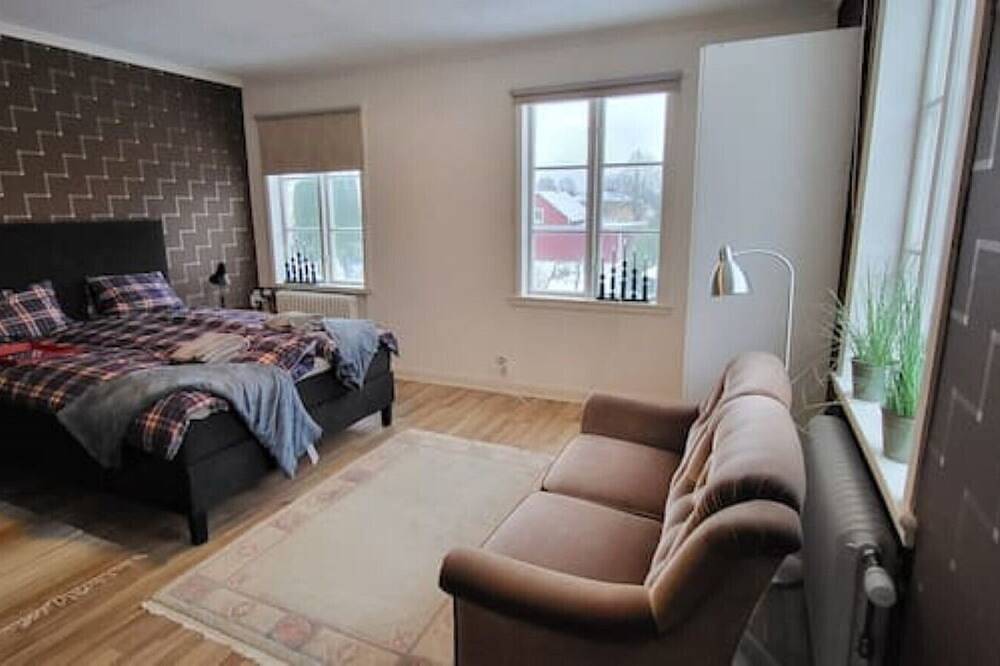 Budget Hotel. Dubbelrum + Resårsäng. Frukost/fee in Tibro, Västergötland