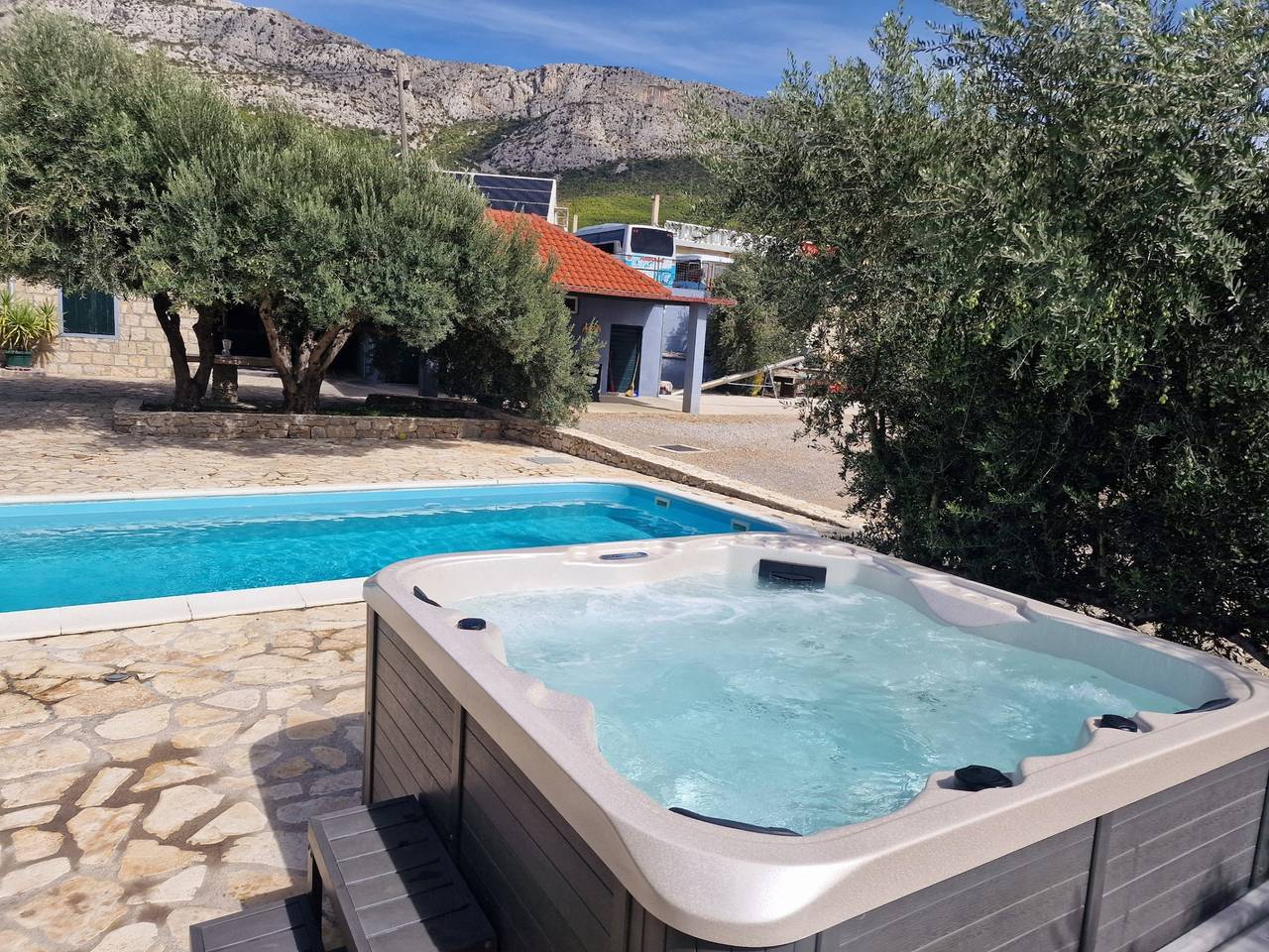 Villa für 12 Personen mit Pool in Kastel Sucurac, Kaštela