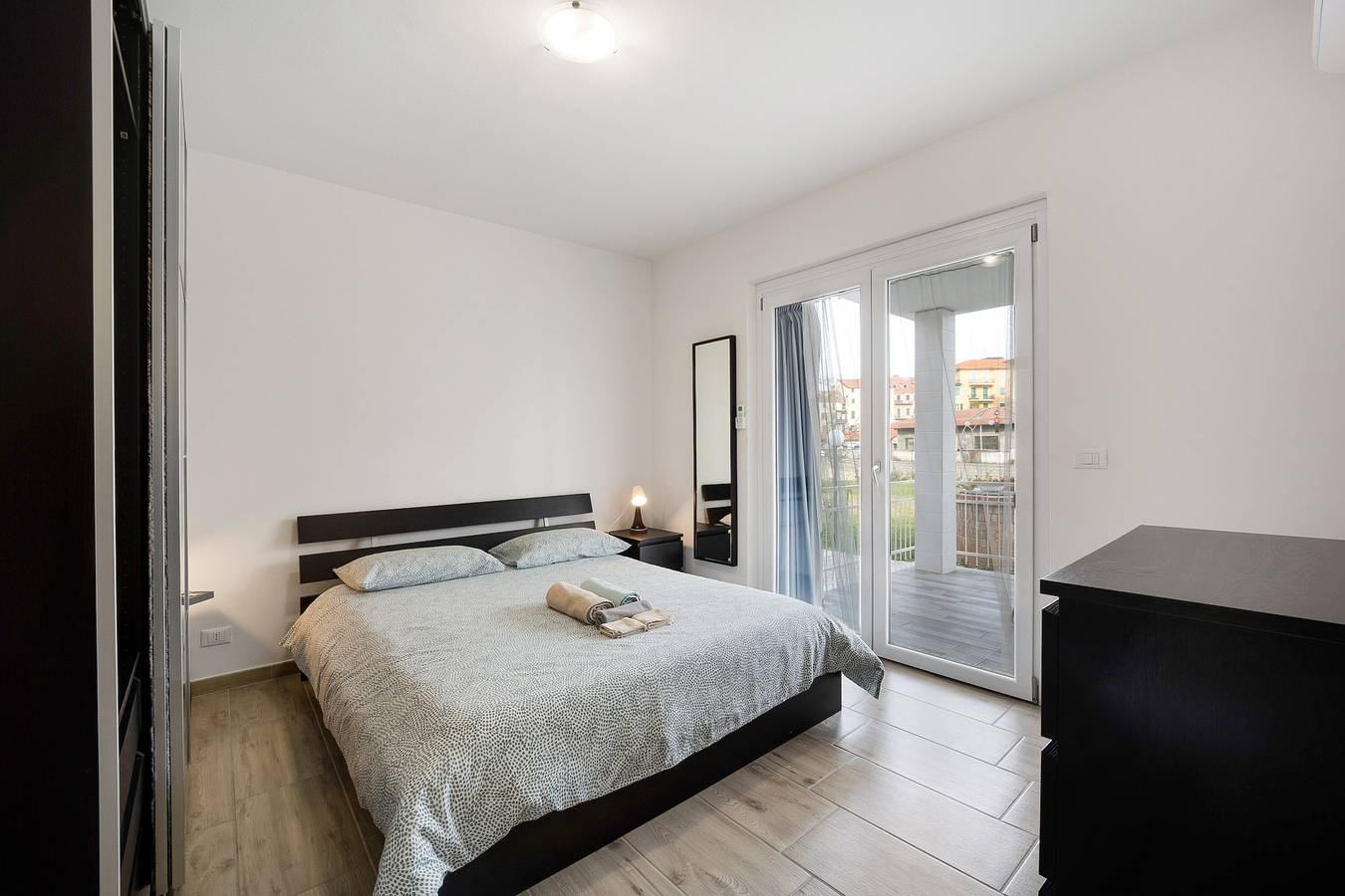 Ganze Wohnung, Ferienhaus 'Il Gattino Di Porto Appartamento 2' mit Gemeinschaftspool, Wlan und Klimaanlage in Porto Maurizio, Imperia