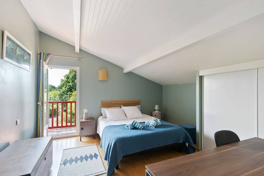 Villa d' Arcangues neo-basque 4*, swimming pool and palm trees 10 minutes from Biarritz in Arcangues, Bayonne region