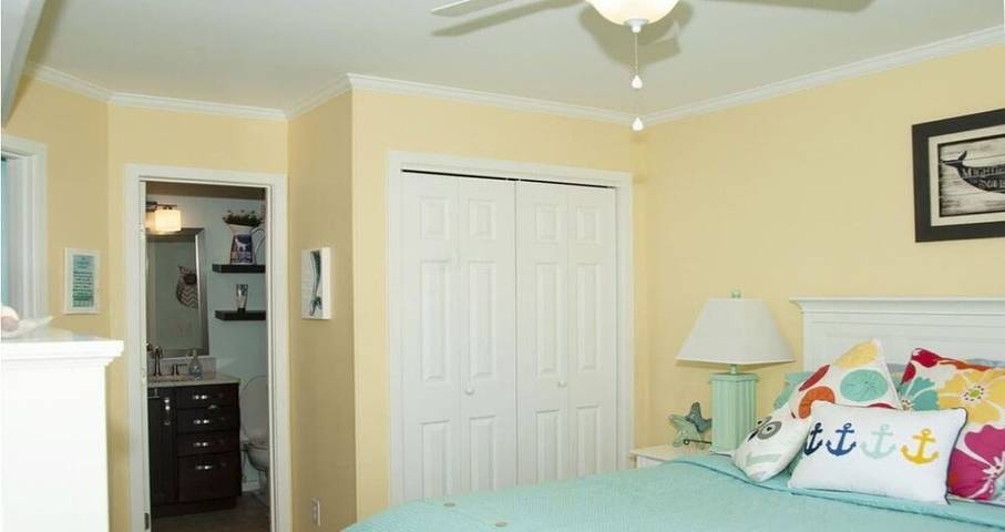 Vacation rental for 6 people, with balcony and yard as well as pool in Atlantic Beach