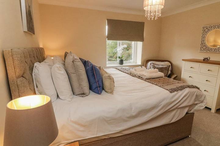 No. 2 The Mews, pet friendly in Kirkby Lonsdale in Kirkby Lonsdale, Yorkshire Dales National Park
