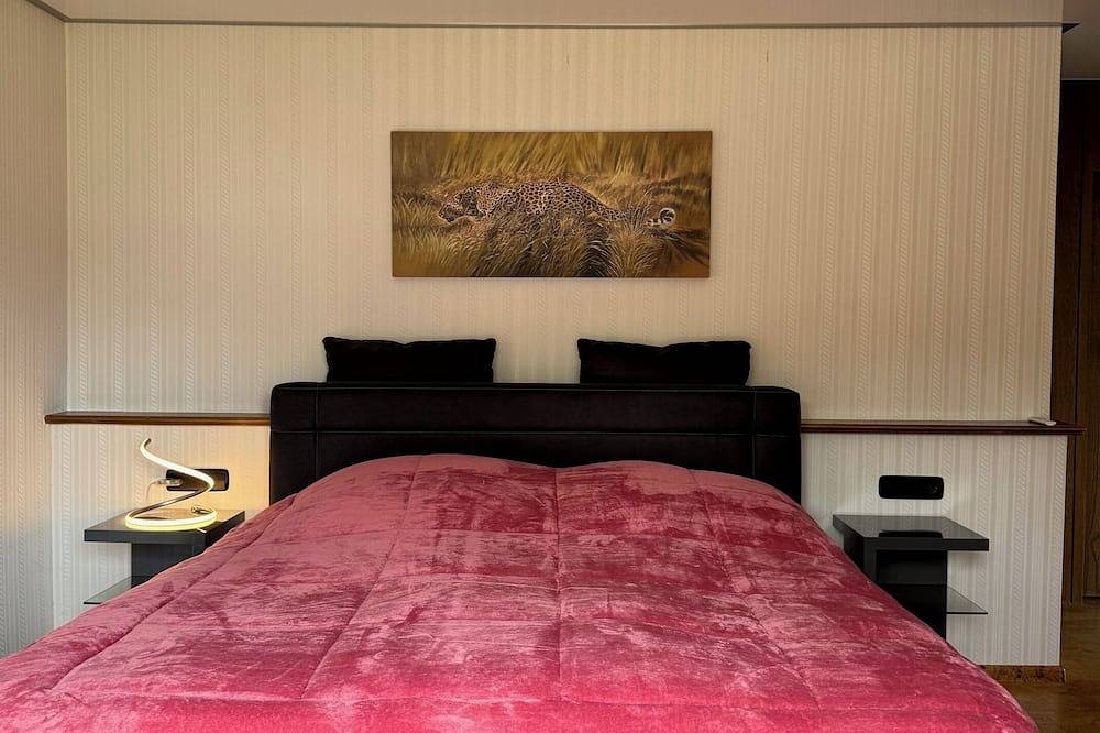 Apartamento inteiro, Modern apartment renovated in 2025 - quiet location - 10 km from Basel in Rheinfelden, Floresta Negra do Sul
