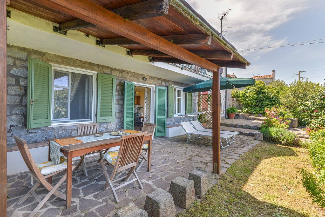 Appartamento intero, Appartamento "Il Girasole" con vista mare, terrazza privata e Wi-Fi in Zanca, Isola d'Elba