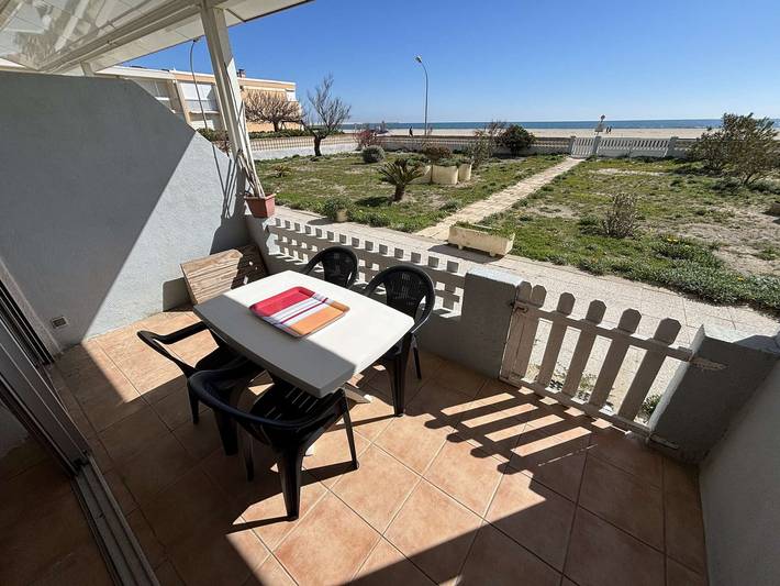 Ganze Wohnung, Renoviertes 2-Zimmer-Apartment für 4 Personen mit privatem Garten - Strand in unmittelbarer Nähe in Port-la-Nouvelle, Mittelmeerküste (Frankreich)