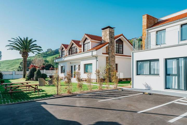 Apartamento de vacaciones para 4 personas, con vistas además de terraza y jardín - 1