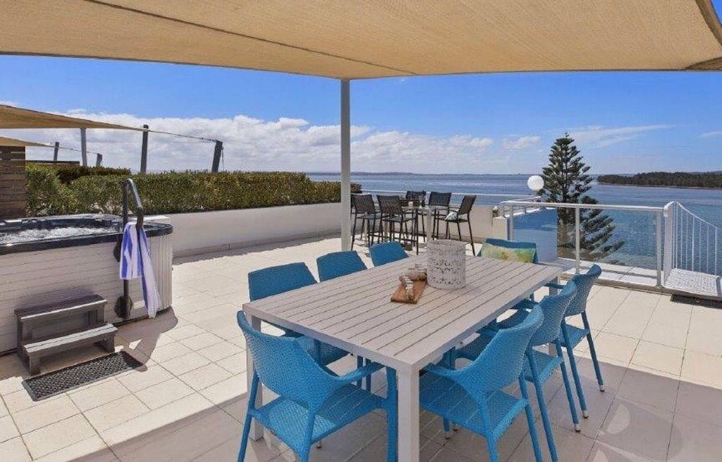 Ganze Wohnung, Penthouse im Dachgeschoss mit privatem Whirlpool auf der Dachterrasse in The Entrance, New South Wales