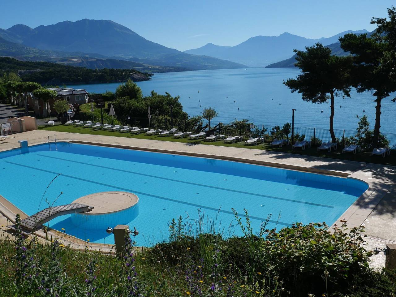 Entire apartment, Apartment by Lake Serre-Ponçon with Pool in Chorges, Écrins National Park