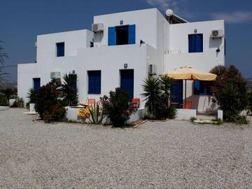 Maison d’hôte pour 2 personnes, avec terrasse ainsi que vue et jardin, animaux acceptés dans Milos