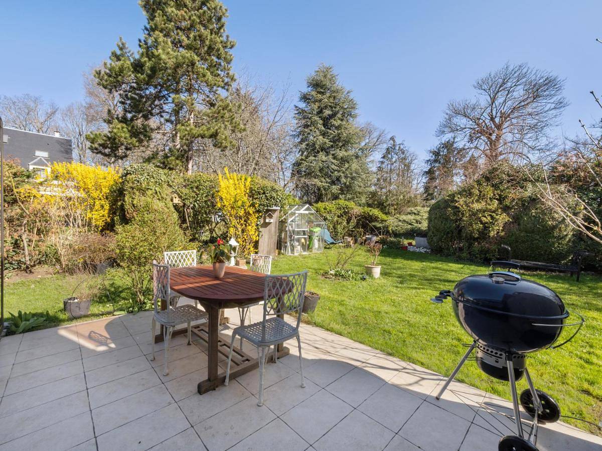 Appartement entier, Three-Bedroom Apartment in Jouy-en-Josas, Yvelines