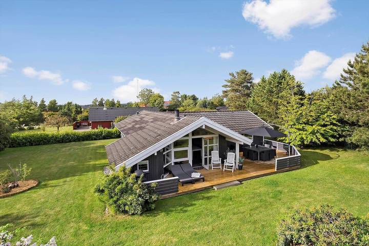 Vakantiehuis voor 8 personen, met Whirlpool en Terras in Langeland