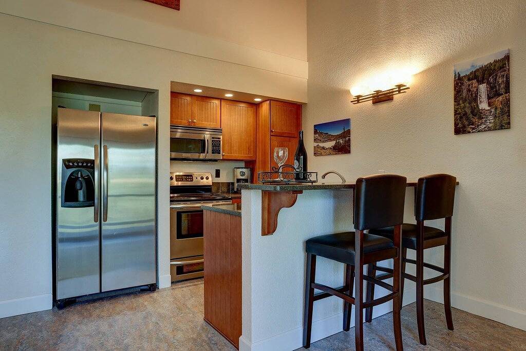 Ganze Wohnung, Updated Mt Bachelor Villiage Condo, Pool, Hot Tub, Private Deck, Bbq, River Trails, 20 Min to Lift in Bend, Mt. Bachelor