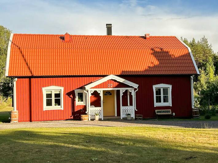 Historisches Großmutterhaus inmitten der Natur auf dem Rangsta-Hof in Nynäshamn